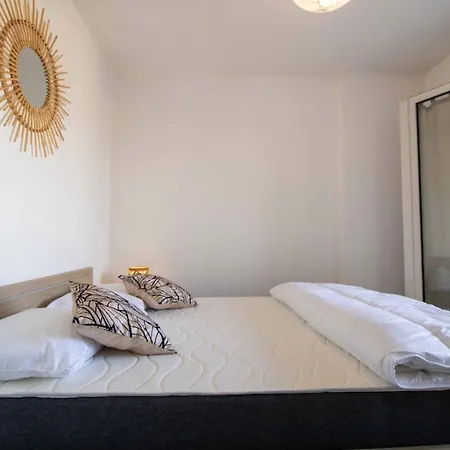 Cosy And Bright Apt With Balcony In Frejus *